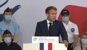 Macron annonce 500 millions d'euros pour la mise en oeuvre du Beauvau de la sécurité dès 2022