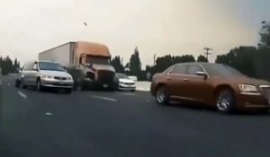 Un camion percute plusieurs véhicules sur l'autoroute 5 à Sacramento