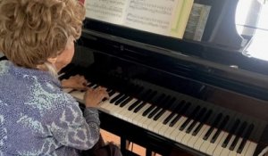 À 107 ans, cette pianiste française vient de sortir son sixième album