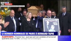 Sous les applaudissements, le cercueil de Bernard Tapie sort de l'église porté par ses proches