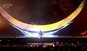Ed Sheeran chante "Shivers" en live à Paris