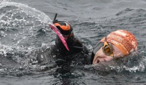 «Ca fait peur» : le nageur quadri-amputé Théo Curin entame sa traversée du lac Titicaca