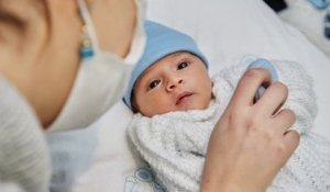 Une nouvelle charte prévoit de mettre fin à la séparation entre un nouveau-né hospitalisé et ses parents