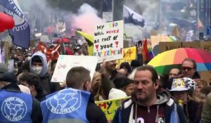 Manifestation contre les mesures anti-Covid à Bruxelles : la police en vient aux canons à eau