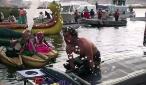 L'exploit du nageur quadri-amputé Théo Curin : il traverse le lac Titicaca sur 122 km