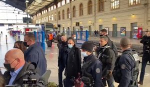 Éric Zemmour escorté en gare de Marseille devant les huées de militants antifascistes