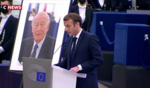 Emmanuel Macron rend hommage à Valéry Giscard d’Estaing