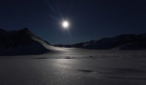 Une éclipse solaire plonge l'Antarctique dans l'obscurité