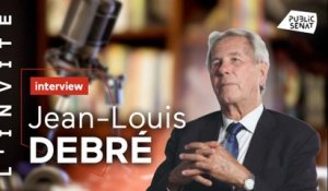 "La politique est devenue un métier du spectacle." déclare Jean-Louis Debré