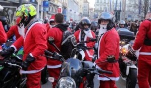 Des milliers de Pères Noël en moto défilent dans toute la France pour les enfants malades ou défavorisés