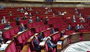 En France, des débats houleux à l'Assemblée nationale autour du pass vaccinal
