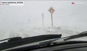 Tempête de neige sur l'île de Sakhaline en Russie