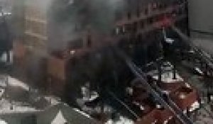 USA : Un des pires incendie de l'histoire de New York éclate dans une tour du Bronx : Au moins 19 morts et des dizaines de blessés Des centaines de pompiers sont mobilisés sur place - Vidéos