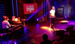 Ours interprète "La 5ème saison" dans "Le Grand Studio RTL"