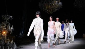 Prada présente son "nouvel uniforme" pour la Fashion Week de Milan