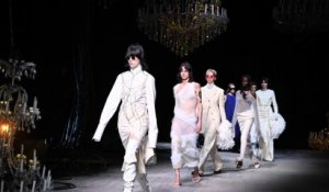 Prada présente son "nouvel uniforme" pour la Fashion Week de Milan