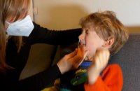 "Il faut que ça, ça rentre dans ton nez" : parents et enfants à l'épreuve des autotests à répétition