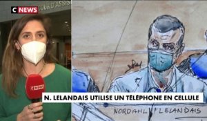 Nordahl Lelandais utilise un téléphone en cellule et échange avec une lycéenne