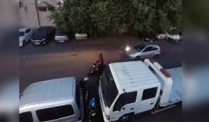 Un conducteur intervient pour empêcher le vol d'une moto ! Courageux