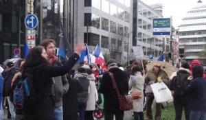 Le convoi de la liberté : une centaine de manifestants rassemblés entre le Cinquantenaire et le rond-point Schuman