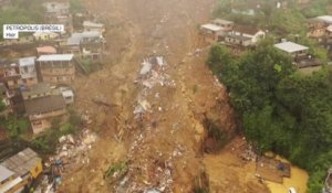 Inondations au Brésil: les images des glissements de terrain qui ont emporté de nombreuses maisons à Petrópolis