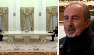 Table géante de Poutine : «Elle coûte environ 100 000 euros», confie Renato, son designer