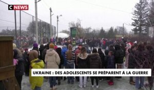 Ukraine : des adolescents se préparent à la guerre