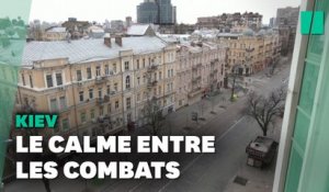 Kiev ville fantôme sous couvre-feu la journée après les combats