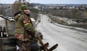 Les soldats ukrainiens prêts à «faire sauter» le dernier pont menant à Kiev