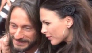Exclu video : Cannes 2012 : une montée des marches collée  serrée pour Bob Sinclar et sa femme !