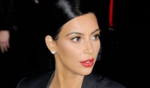 Vidéo : Kim Kardashian : toujours aussi stylée pour une apparition chez Givenchy !