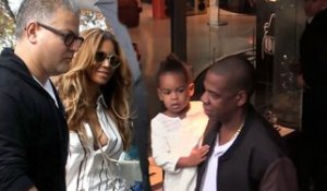 Exclu Vidéo : Beyonce Jay-Z et leur fille Blue Ivy heureux de fêter leur succès à Paris !