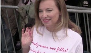 Exclu Vidéo : Valérie Trierweiler : au défilé Dior, elle impose son t-shirt #BringBackOurGirls !