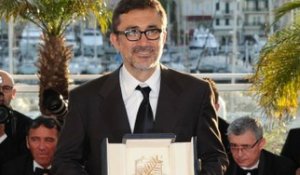 Exclu Vidéo : L'équipe du film Winter Sleep grand sourire avec la Palme d'Or de ce 67 ème festival de Cannes !