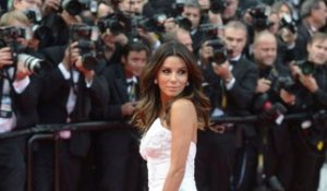 Exclu vidéo : Eva Longoria, tellement sexy à la montée des marches du Festival de Cannes !