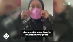 Zapping du 20/01 : En colère, les policiers italiens refusent de porter des masques... roses
