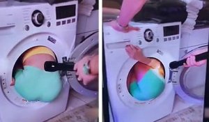Une fille se retrouve coincée dans une machine à laver