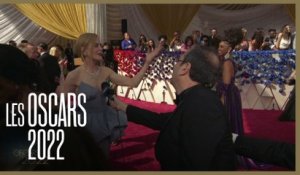 Nicole Kidman très pressée sur le tapis rouge des Oscars 2022