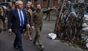 Guerre en Ukraine : Boris Johnson annonce l’envoi de blindés et de missiles antinavires lors d'une visite à Kiev