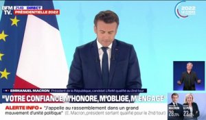 Devant ses soutiens, Emmanuel Macron fait applaudir l'ensemble des candidats éliminés au premier tour