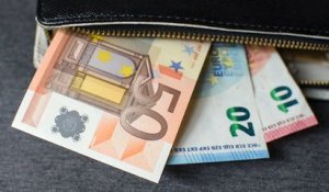Le smic va passer de 1 269 euros à 1 302,64 euros net à partir du 1er mai