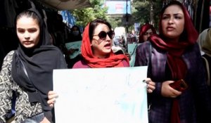 Afghanistan : des femmes manifestent à visage découvert contre l’obligation du port du voile intégral