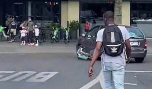 Un automobiliste renverse un livreur Deliveroo et prend la fuite avec le vélo sous sa voiture
