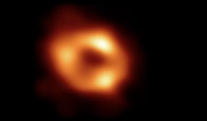 Des astronomes dévoilent la première image du trou noir du centre de la Voie lactée