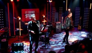 Rouquine interprète "Mortel" dans "Le Grand Studio RTL"