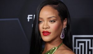 GALA VIDEO - Rihanna maman “folle de son bébé” : “Elle le quitte à peine”