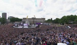 Jubilé de platine d’Elizabeth II au Royaume-Uni: Regardez la reine et la famille royale assister depuis le palais de Buckingham au survol aérien de la Royal Air Force - VIDEO
