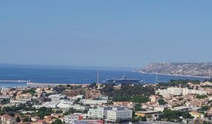 Marseille: Un porte-avions géant au Grand Port