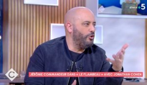 Jérôme Commandeur animateur de la parodie de Koh-Lanta, "Le Flambeau"