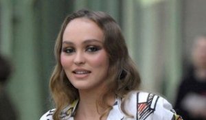 Apparition surprise de Lily-Rose Depp : la fille de Vanessa Paradis dévoile sa plastique de rêve et son ventre plat avec un croc top ultra tendance